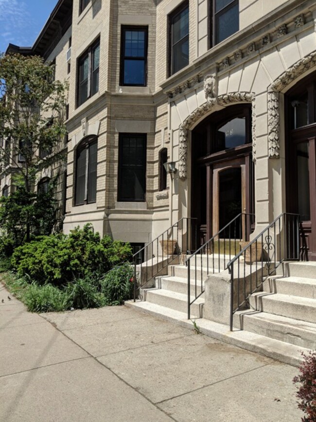 Building Photo - 93 Marion St
