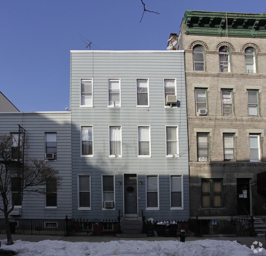 Building Photo - 211 Green St