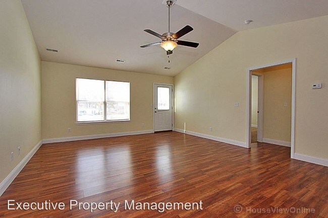 Foto del edificio - 155-157 Founders Ct