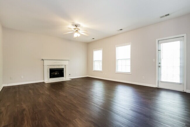 Foto del edificio - 8131 Vincent Mill Dr