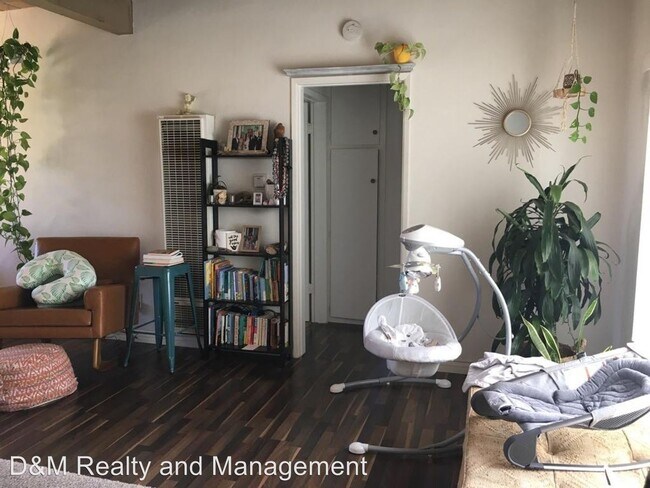 Building Photo - 5252-5274 La Jolla Mesa Dr