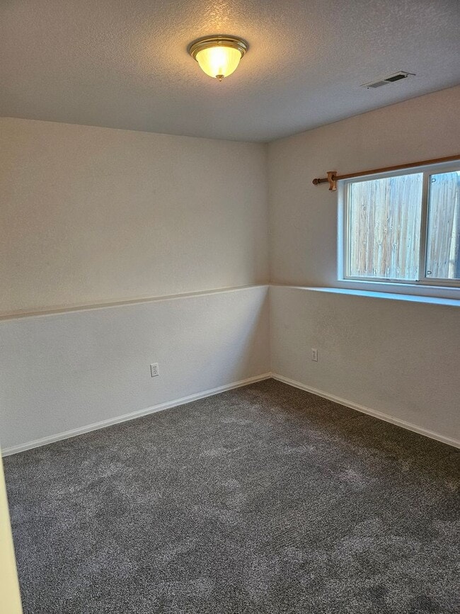 Building Photo - ALL PROSPECTIVE TENANTS MUST SUBMIT A $58 NON-REFUNDABLE APPLICATION FEE PER APPLICANT ONLINE AND...