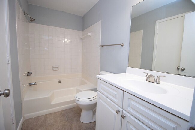 Foto del edificio - 3001 Village Creek Dr
