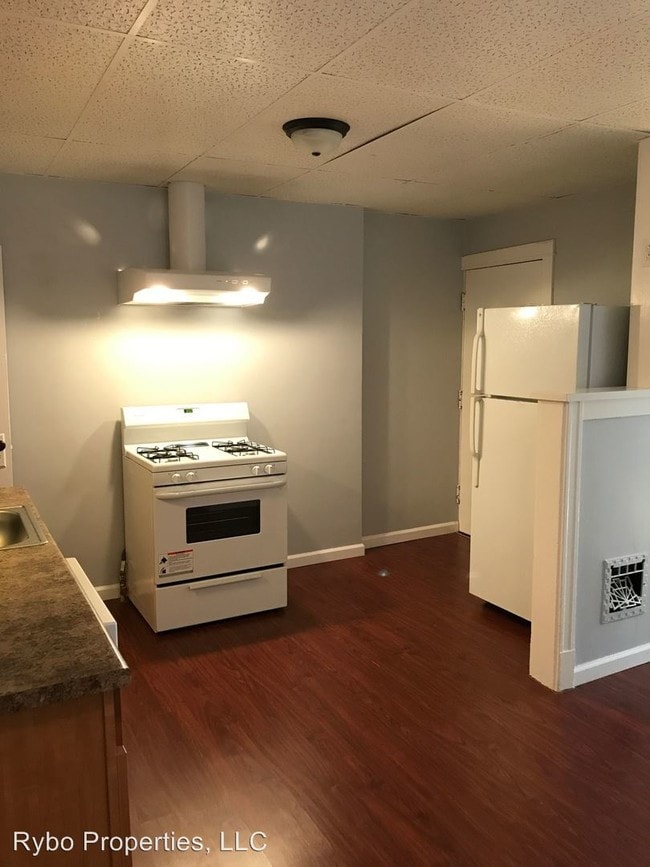 Building Photo - 5207 Sutherland - 1E