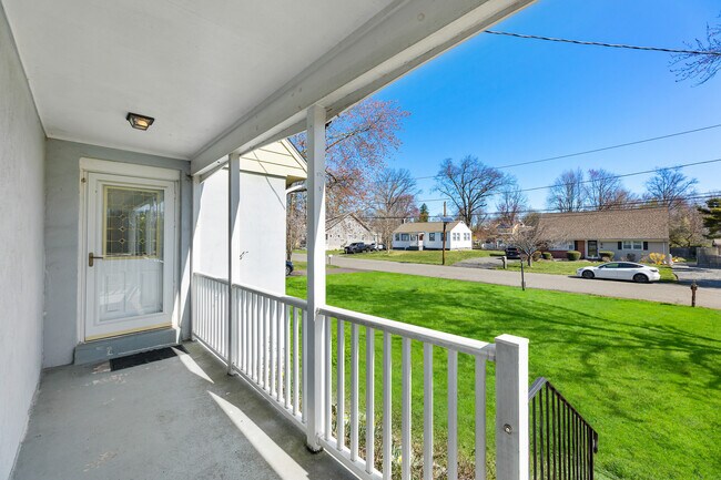 Foto del edificio - 43 Wayside Ln