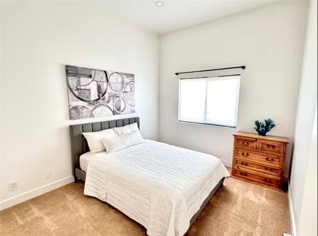 Building Photo - 123 6th St