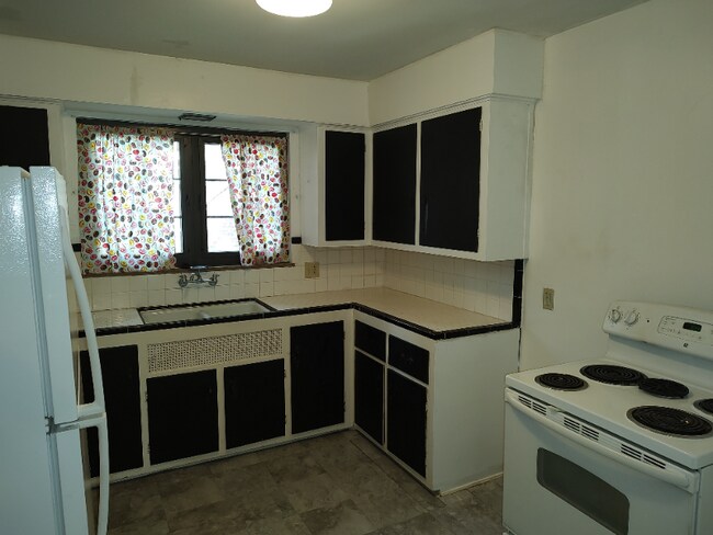 Building Photo - 2324 Kenwood Blvd