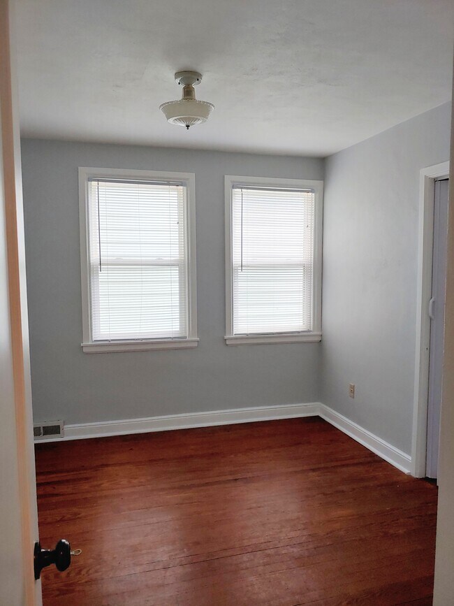 Foto del edificio - 306 E Washington St