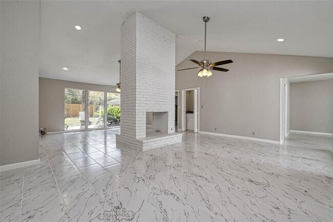 Foto del edificio - 26414 Maplewood Dr