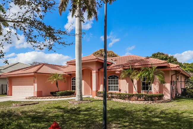 Building Photo - 130 Pepper Tree Cres