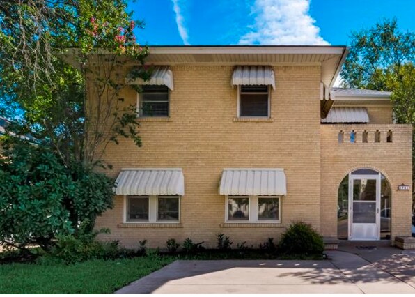 Foto principal - 2701 S University Dr