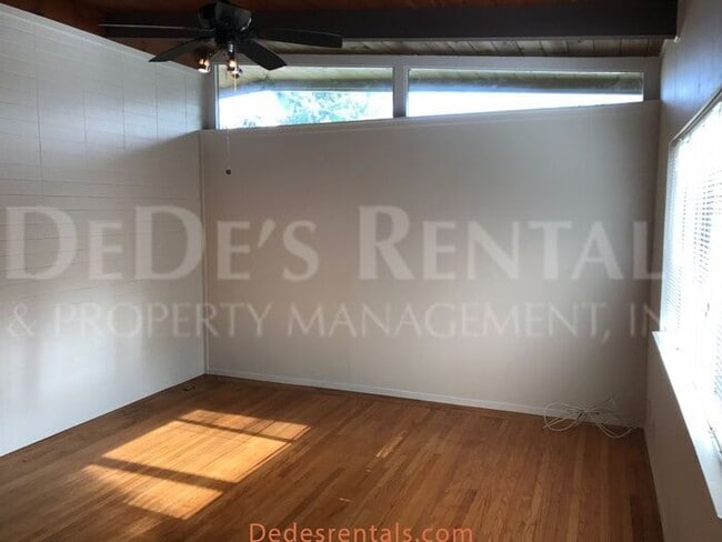 Building Photo - 1539 Camden Ct