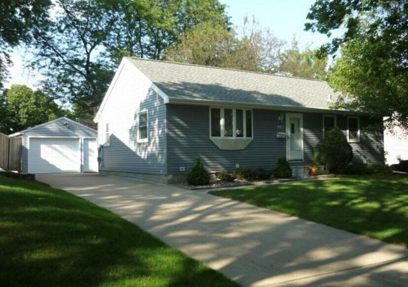 Foto principal - 3915 6th St NW