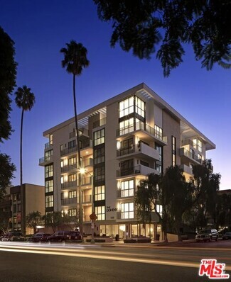Building Photo - 105 S Doheny Dr