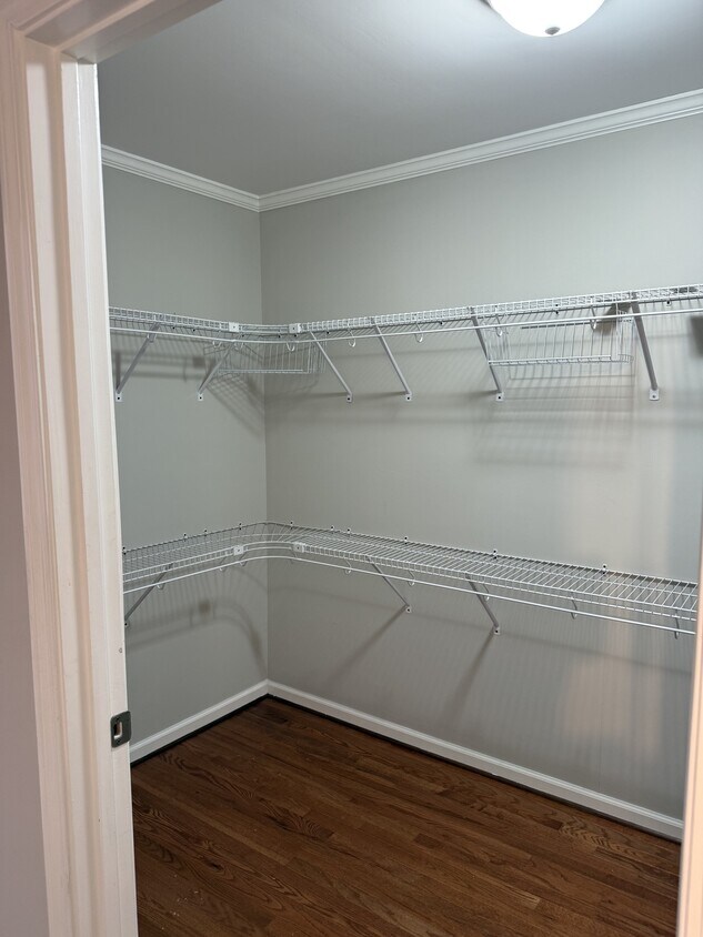 Foto principal - 2412 Leaphart Rd