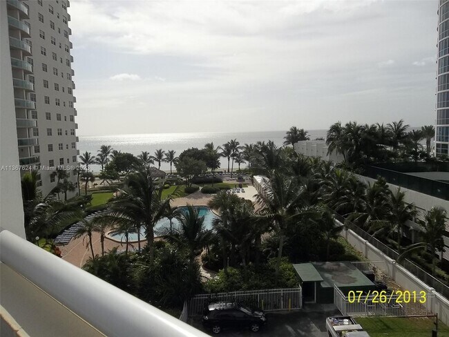Foto del edificio - 3001 S Ocean Dr