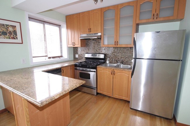 Foto del edificio - 1384 E 19th St