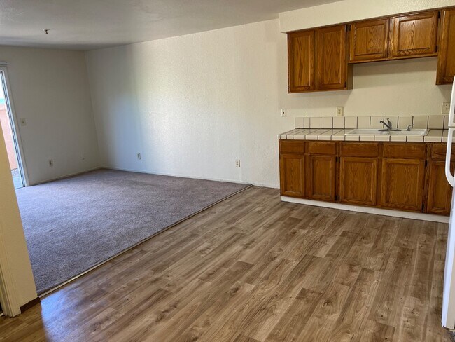 Photo - 2001 Broadway Ave Apartment