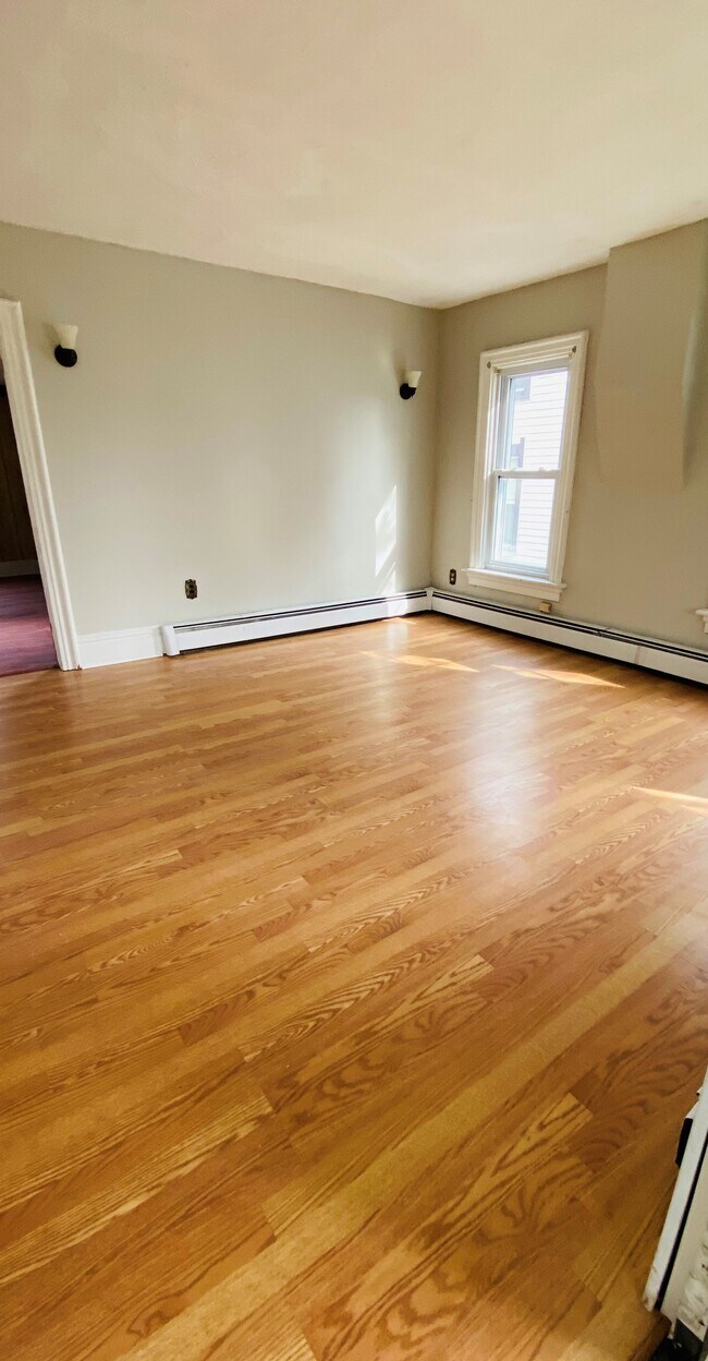 Living Room - 641 Cullum St