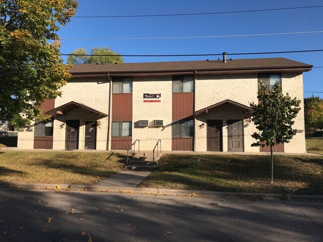 Building Photo - Available NOW!! Main Floor Studio in St. P...