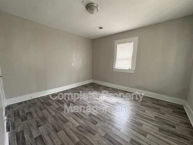 Foto del edificio - 6112 Blocton Ave