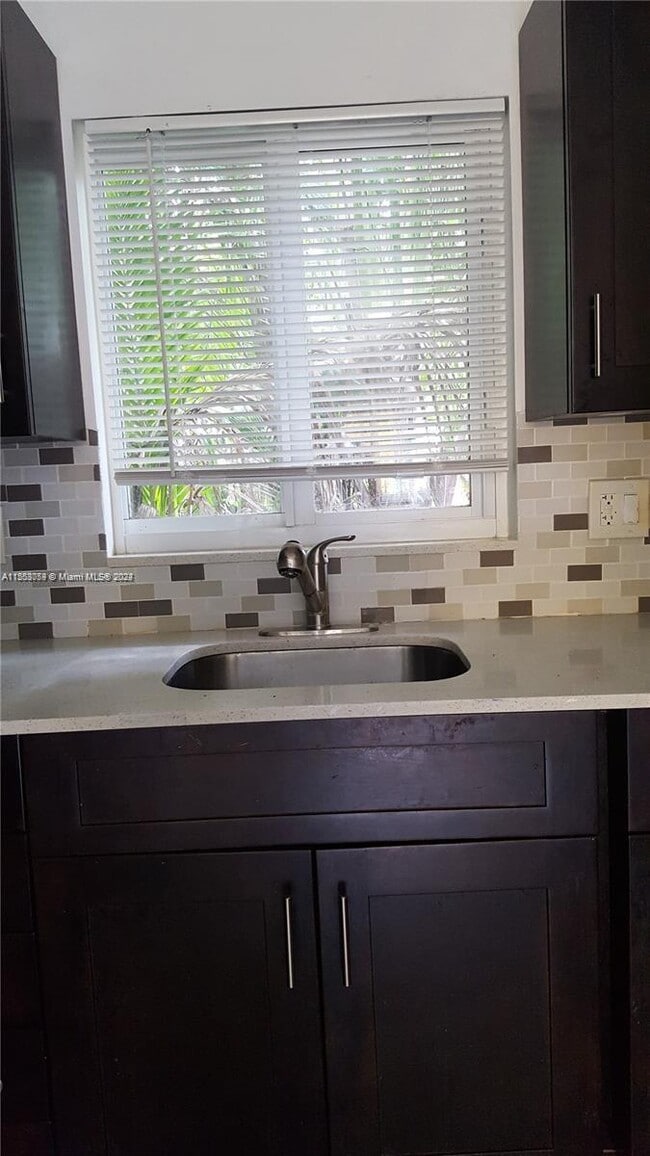 Foto del edificio - 2779 NW 29th St