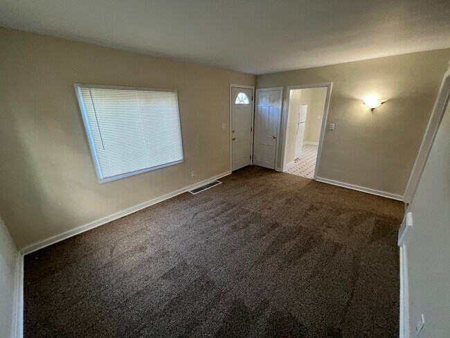 Building Photo - 815 Highland Ave
