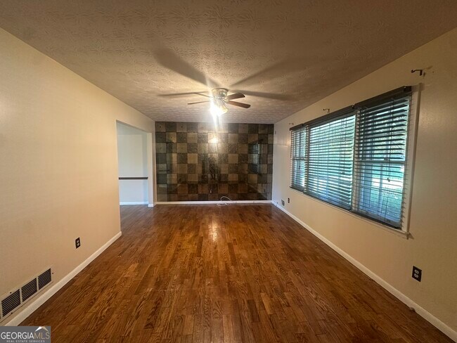 Foto del edificio - 6859 Mystic Ln