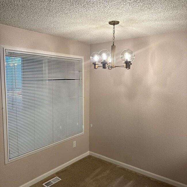 Building Photo - Ground Floor 1 Bedroom In Unit W/D Walk ou...