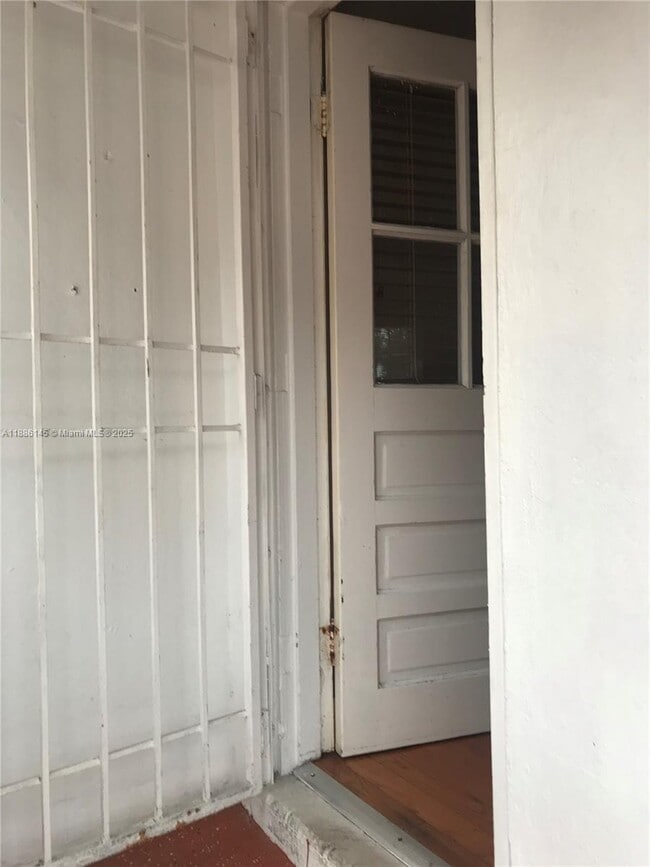 Foto del edificio - 1795 SW 16th St