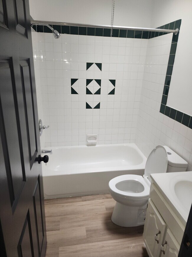 Building Photo - 2048 S Alden St