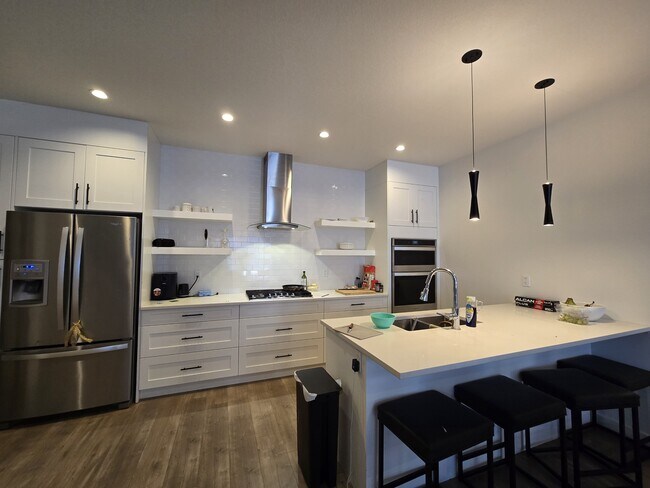 Photo du bâtiment - 4423 Bowness Rd NW