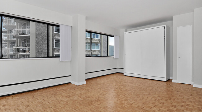 Photo du bâtiment - Pacific Beach Apartments
