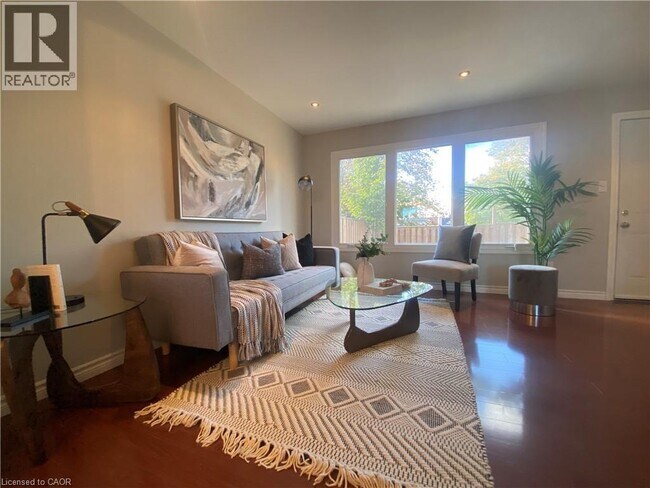 Photo du bâtiment - 1025 Upper Gage Ave