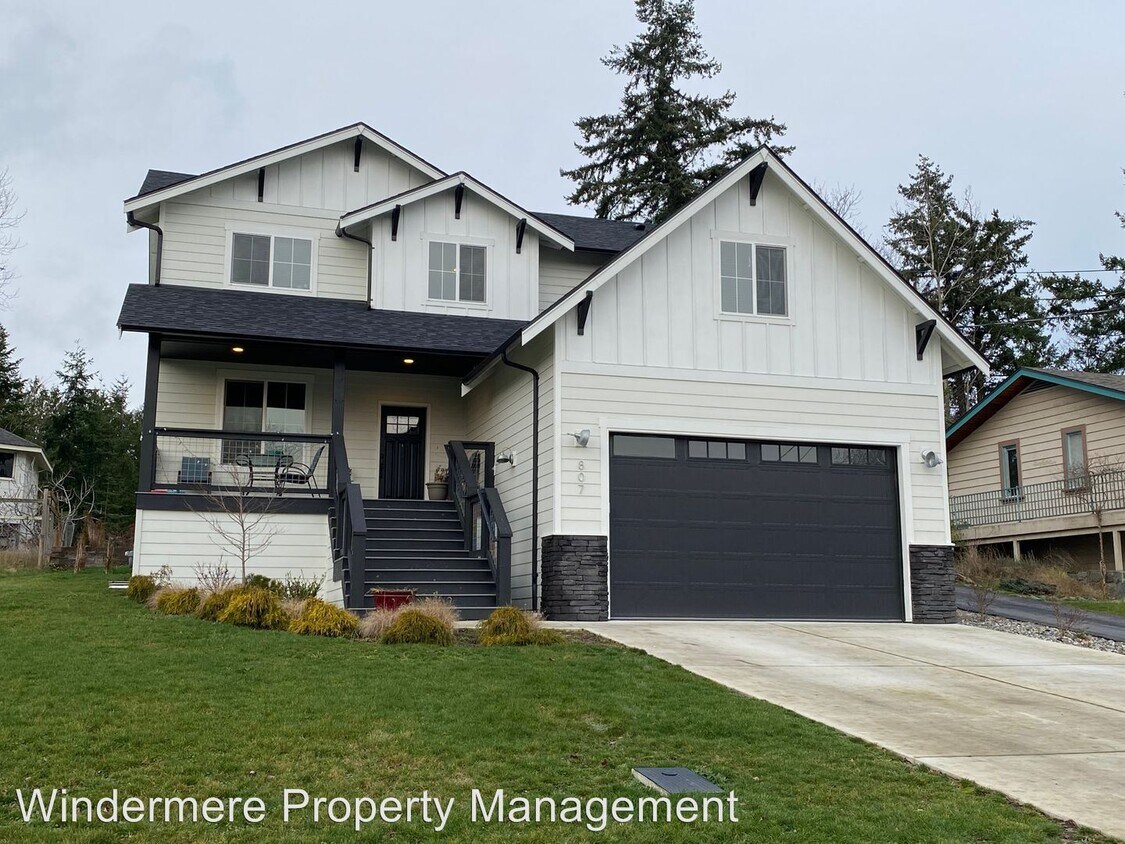 4 Br 3 Bath House 807 Gilbert Drive House For Rent In Bellingham Wa Apartments Com