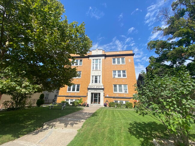 Photo du bâtiment - Maple Apartments