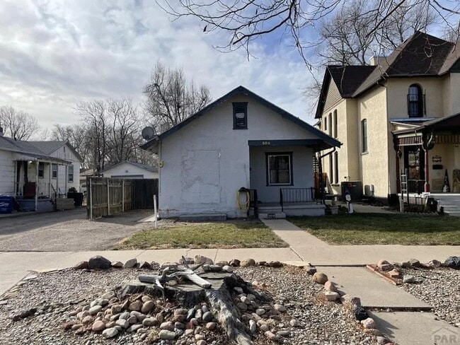 Building Photo - 209 E Adams Ave