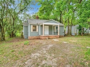 Building Photo - 2103 E Victory Dr