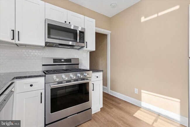 Building Photo - 206 Ripka St