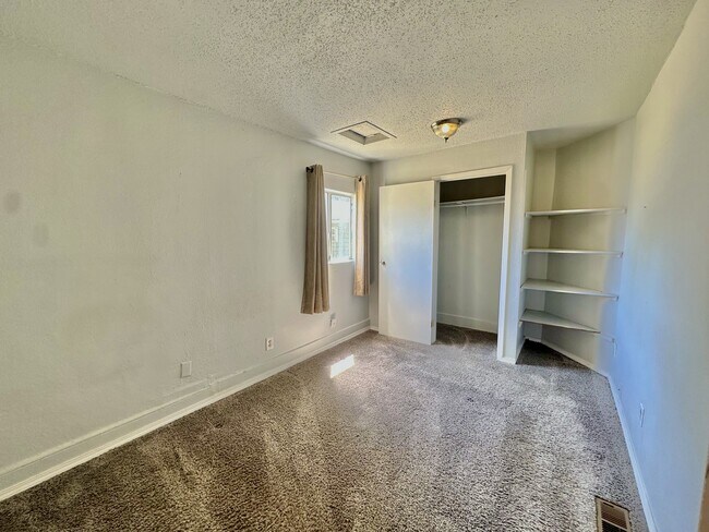 Foto del edificio - 1108 W Providence Ave