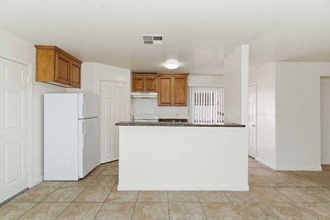 Building Photo - 726 K St