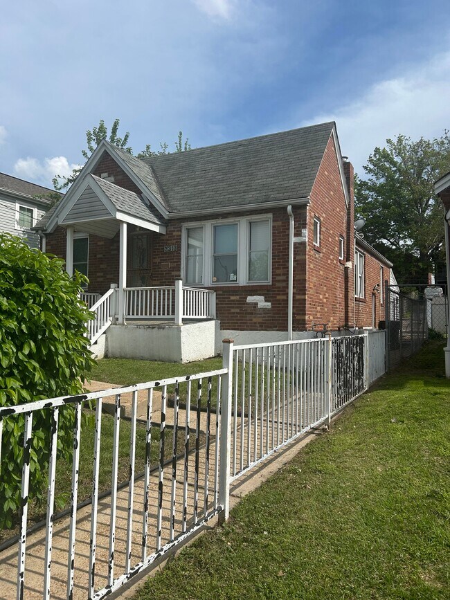 Building Photo - 2218 Farrar St
