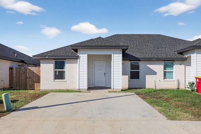 Building Photo - 340 Uva Ln