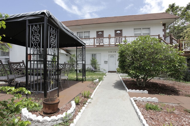 Building Photo - La Villa Des Roses