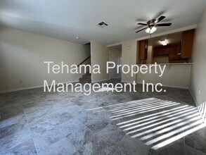 Building Photo - 1070 Lakeside Dr