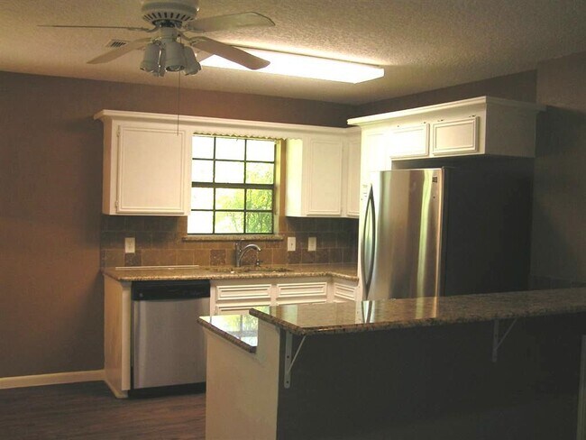 Foto del edificio - 7102 Pearson Rd