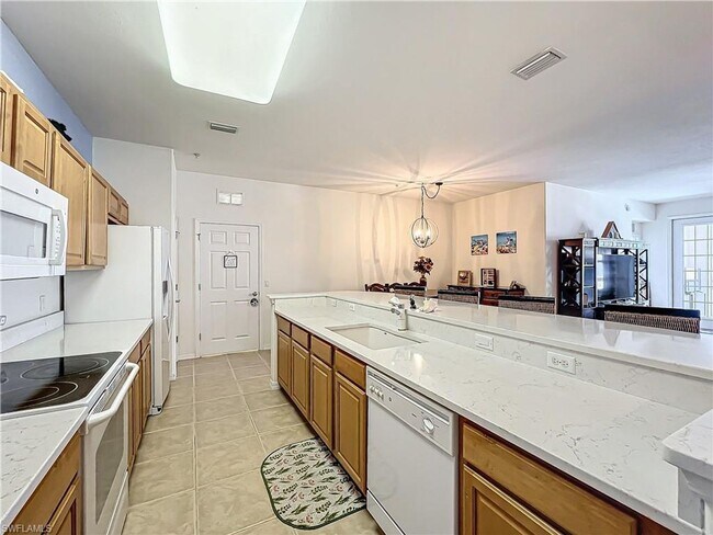 Building Photo - 3 bedroom 2 bathroom Condo in Majestic Pointe