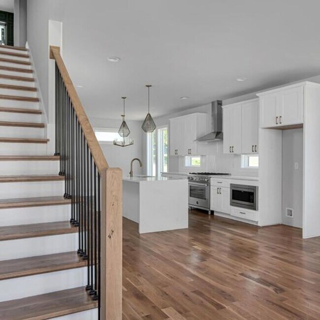 Foto del edificio - Stunning New 4 Bedroom in Nashville