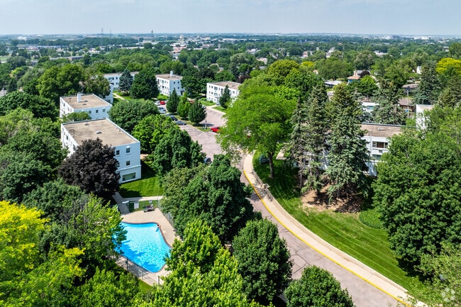Building Photo - Kenwood Manor Apartments