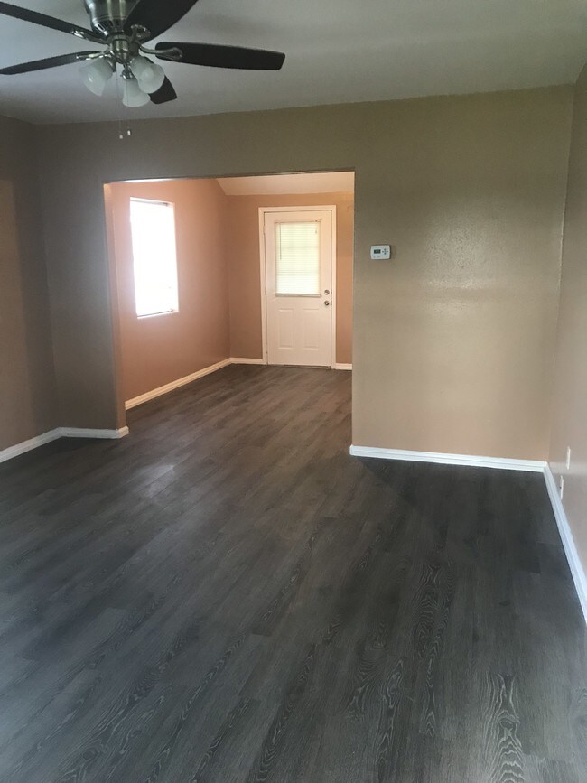 Building Photo - 1545 Garden Rd